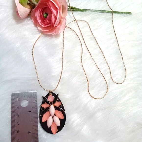 🩷New Pink and Black Necklace 🩷 - Picture 2 of 4